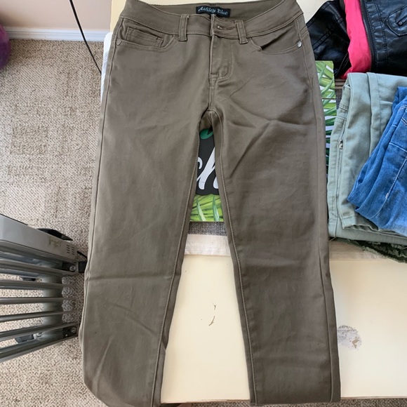 Never worn (except for photo) stretch brown jeans - Picture 4 of 4